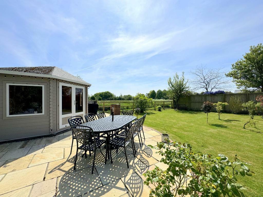Summerhouse / bar and country views