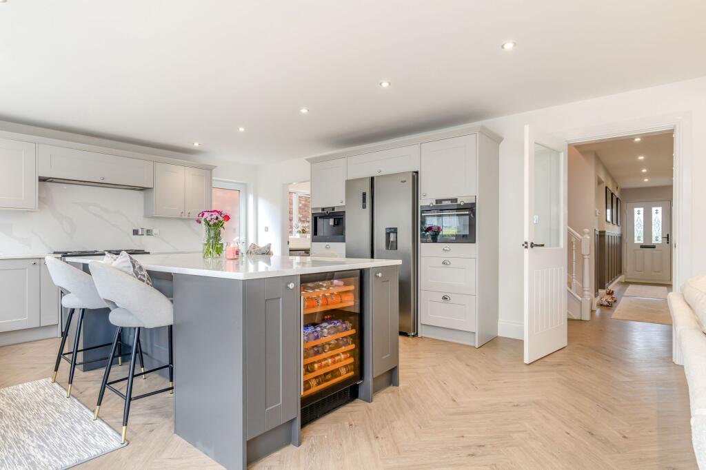 Kitchen/dining/family room