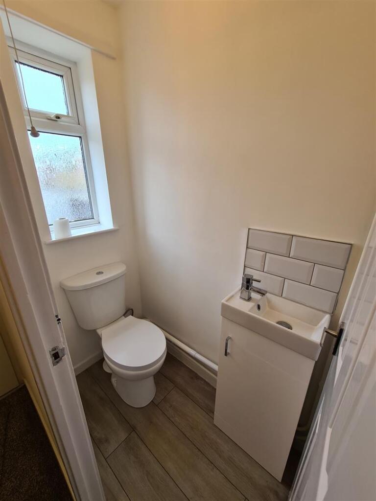 DOWNSTAIRS W.C.jpg