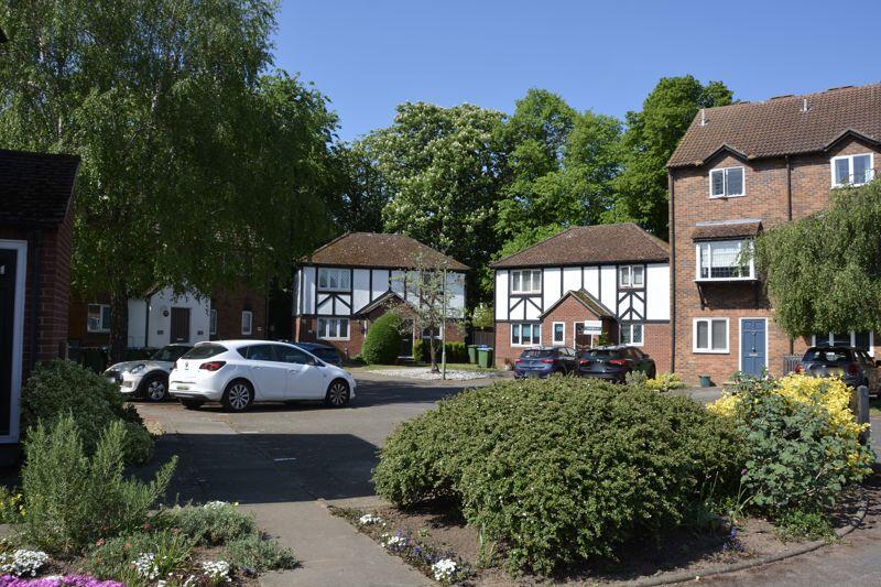 Kings Chase, East Molesey