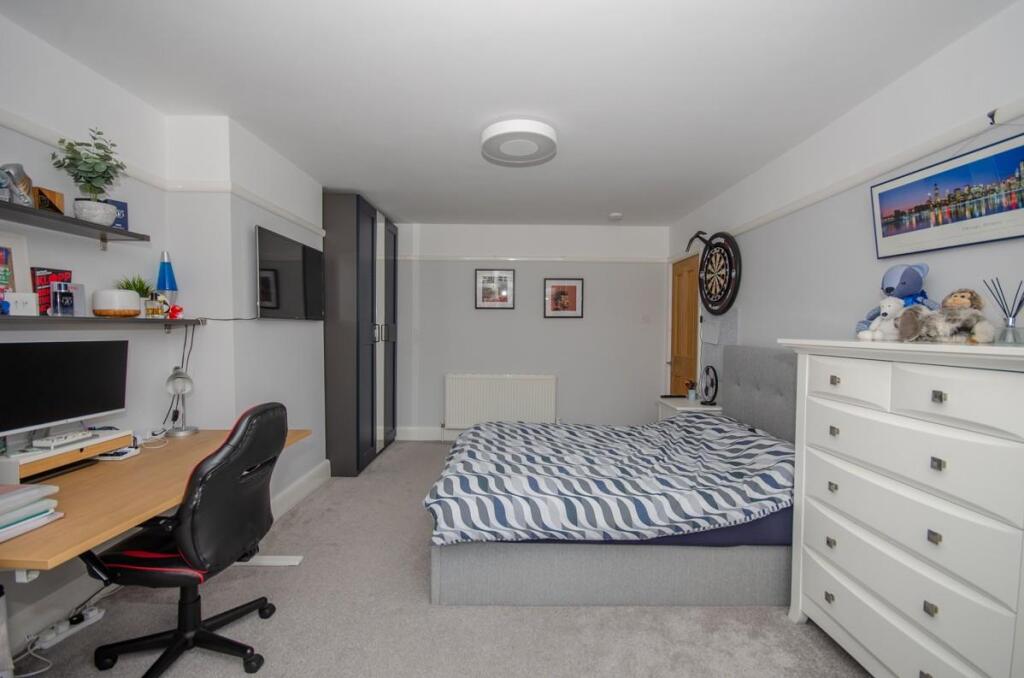 Bedroom two pic 2.jpg