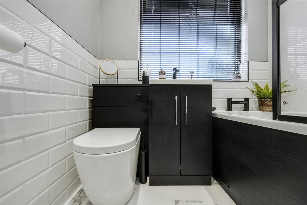 Bathroom 1_2.jpeg