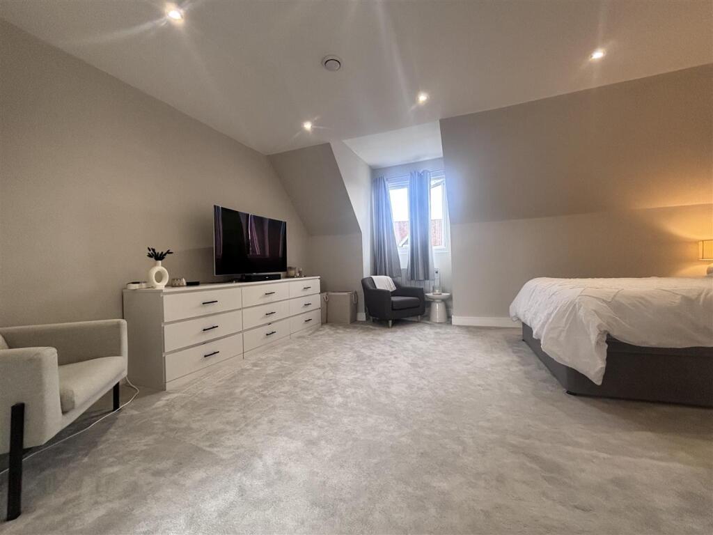 bedroom1.jpg