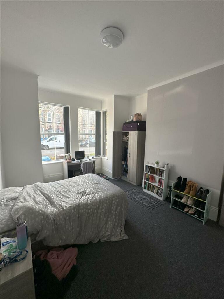 Bed 1.jpg
