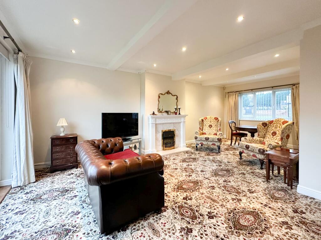 Lounge/Dining Room