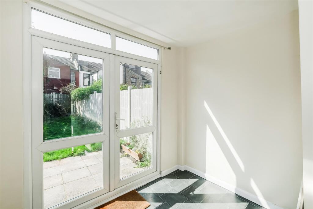 21 Woodend road-22.jpg