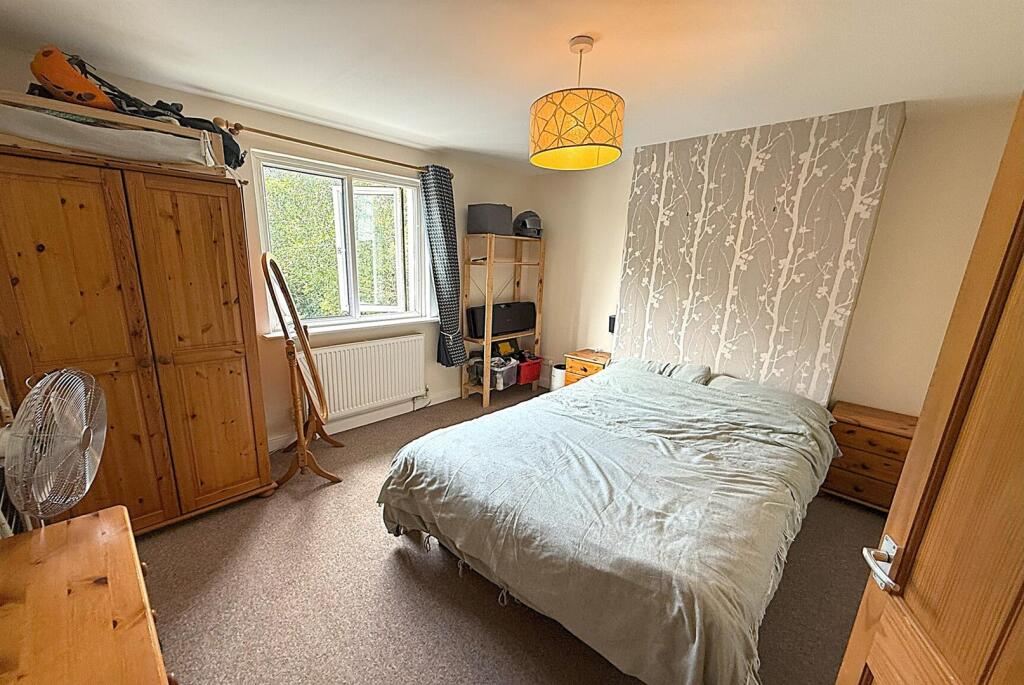 Bedroom 1.jpg