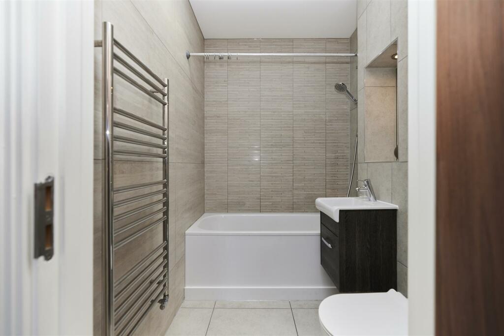 Family bathroom combined W.C