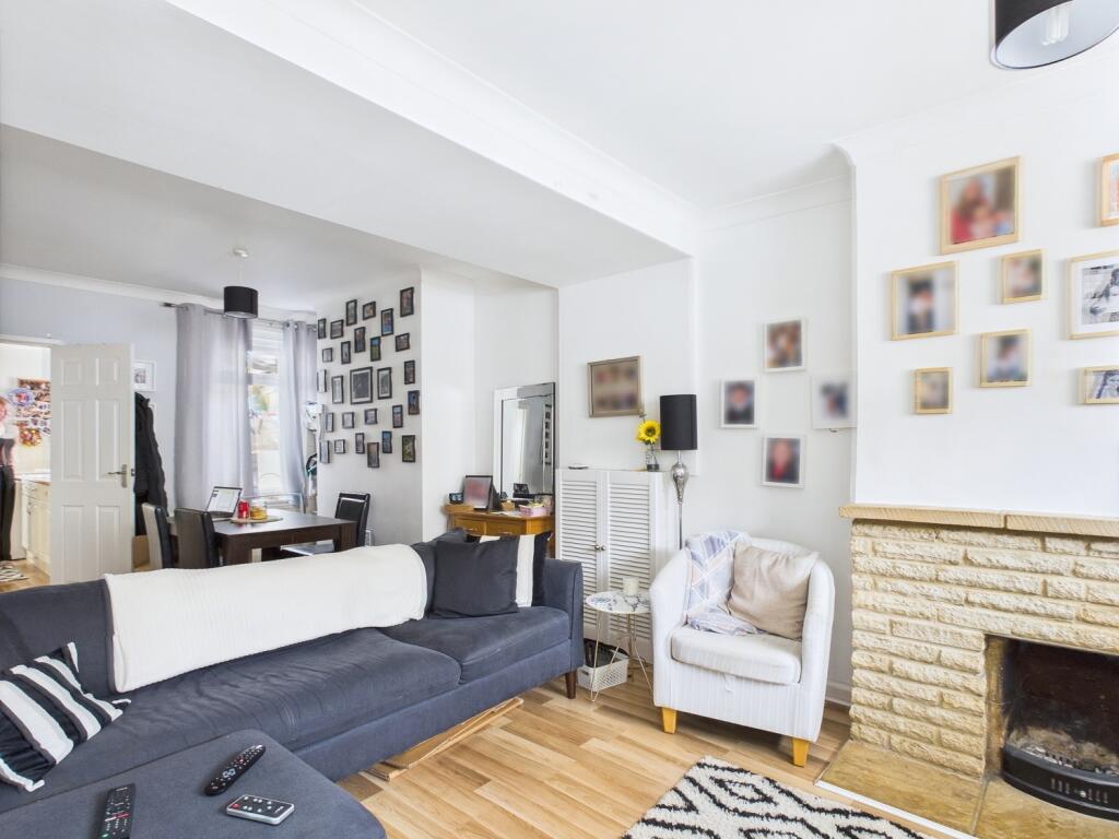 CAM01338G0-PR0119-STILL002