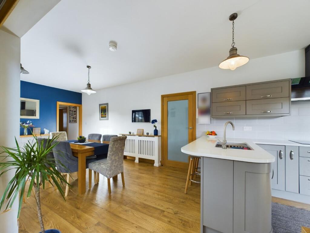 Kitchen/Dining Area