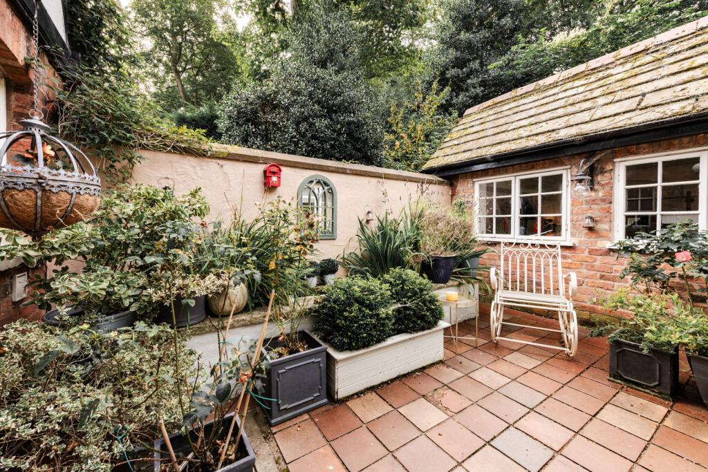 306826 - North Lodge Wirral 5.jpg