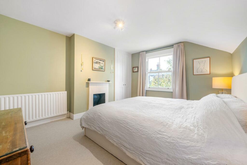 Bedroom 1 (2).jpg