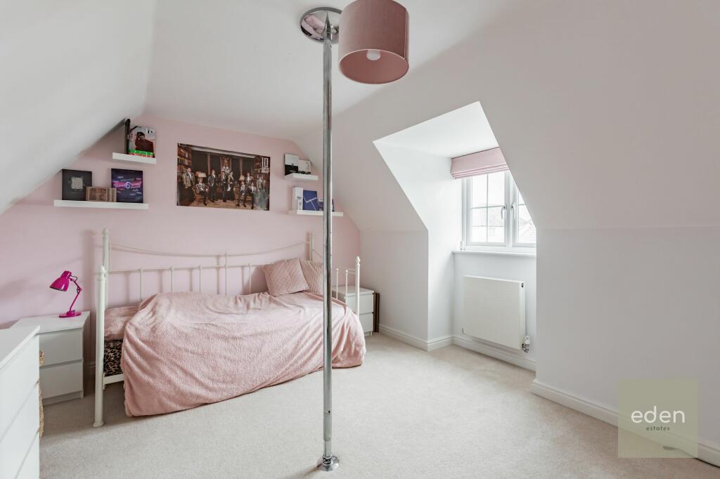 BEDROOM WITH WALK IN WARDROBE