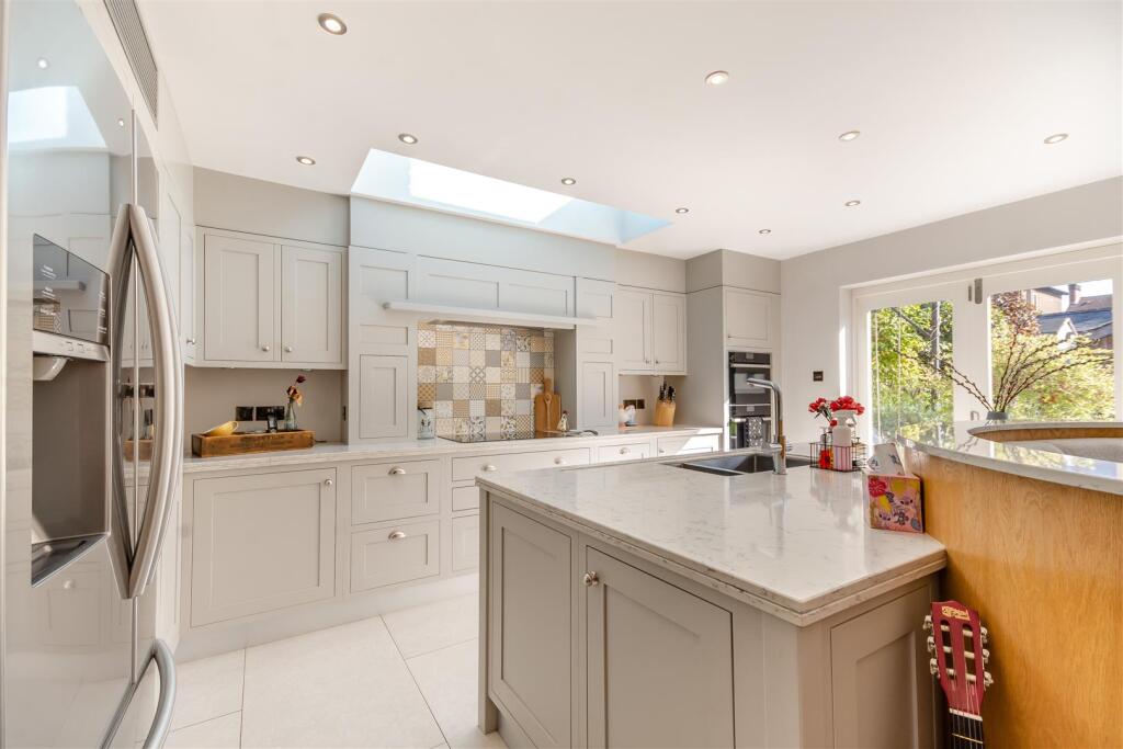 8666143-interior12.jpg