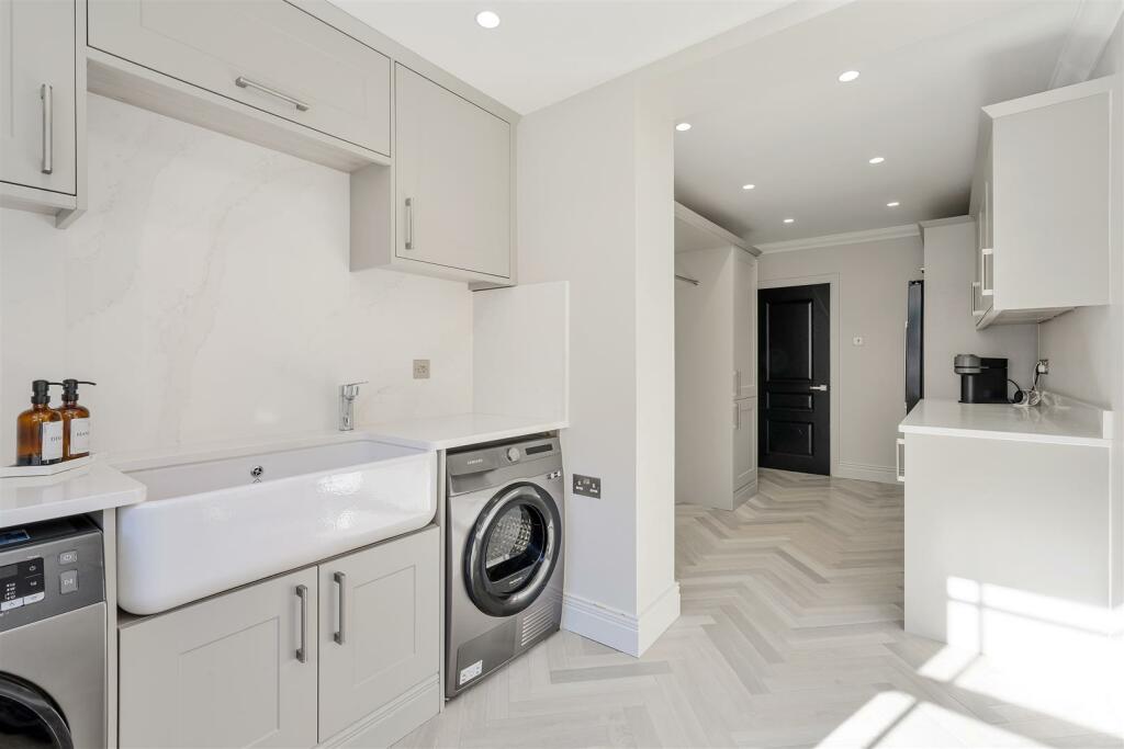 CUNLIFFE CLOSE, 1  (30).jpg