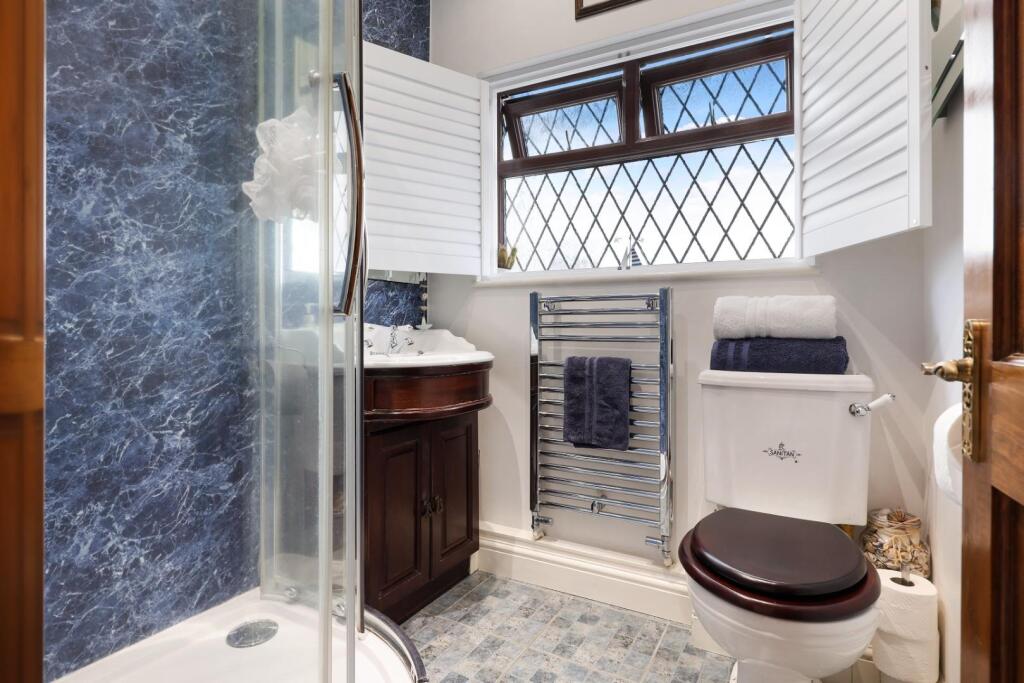 CHESTERFIELD ROAD 36 KT19 9QP (5).jpg
