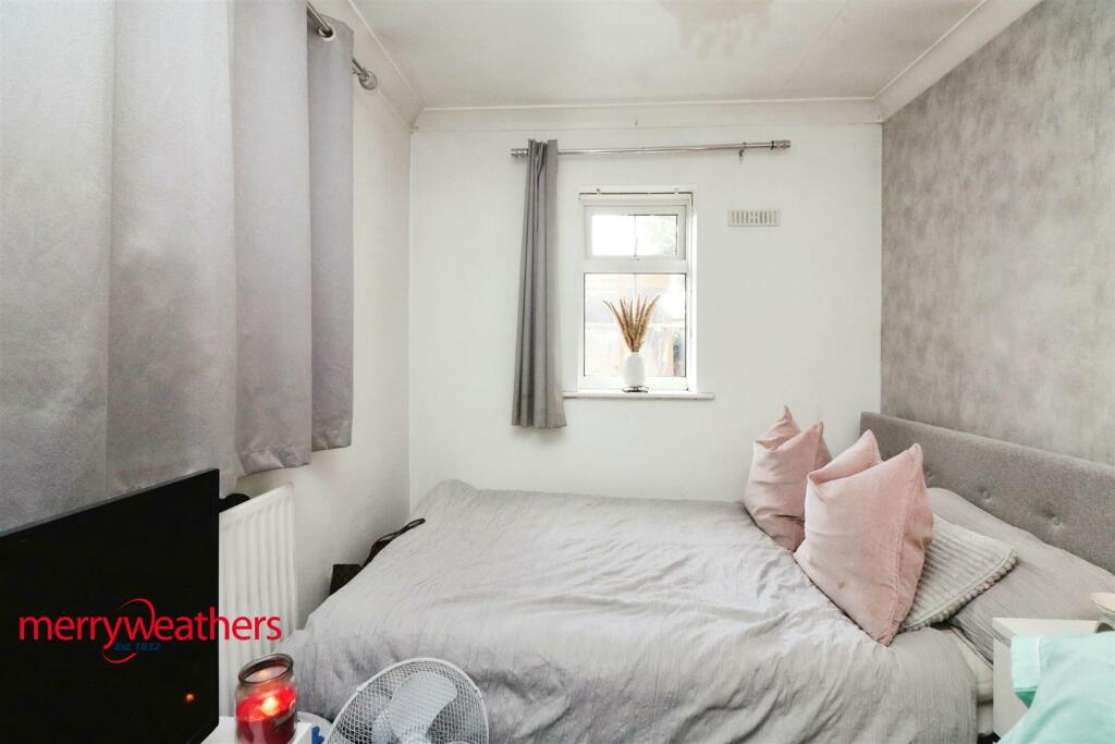REAR BEDROOM
