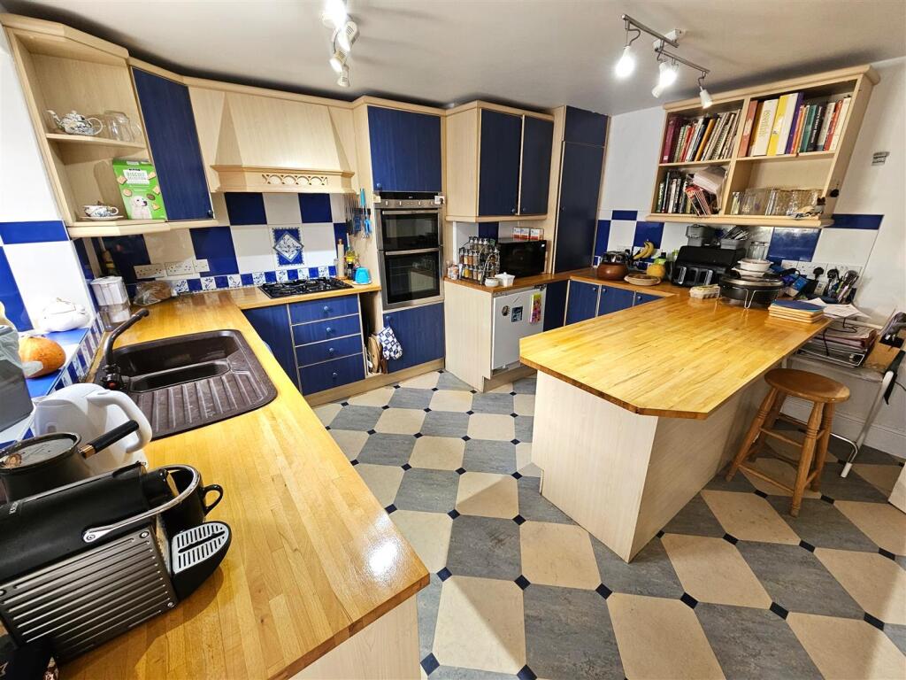 Kit Breakfast Room.jpg