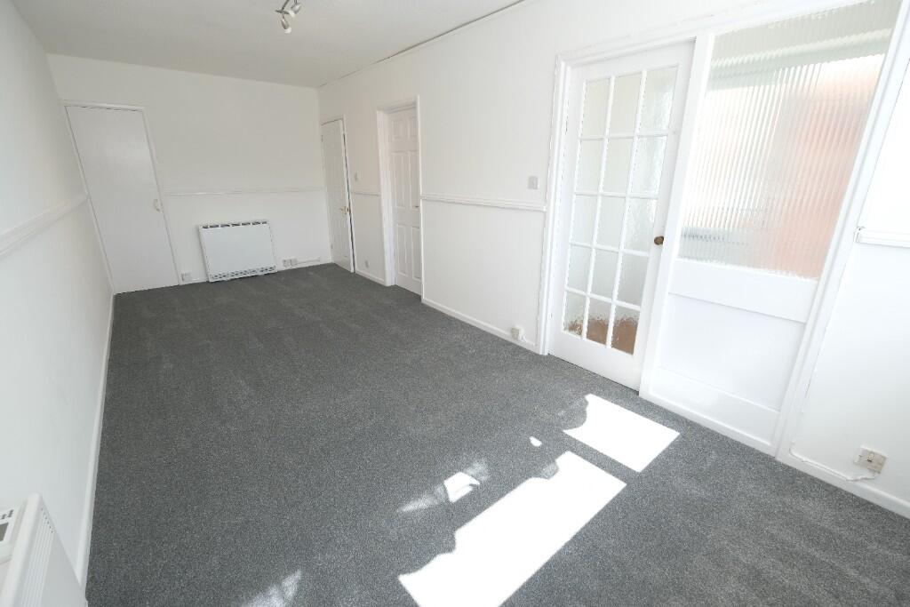 SITTING/DINING ROOM
