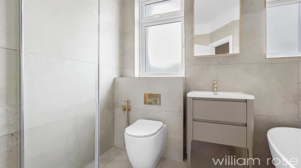 lakebathroom2_ED.jpg