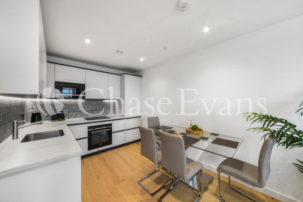 127 West Ealing, Wes