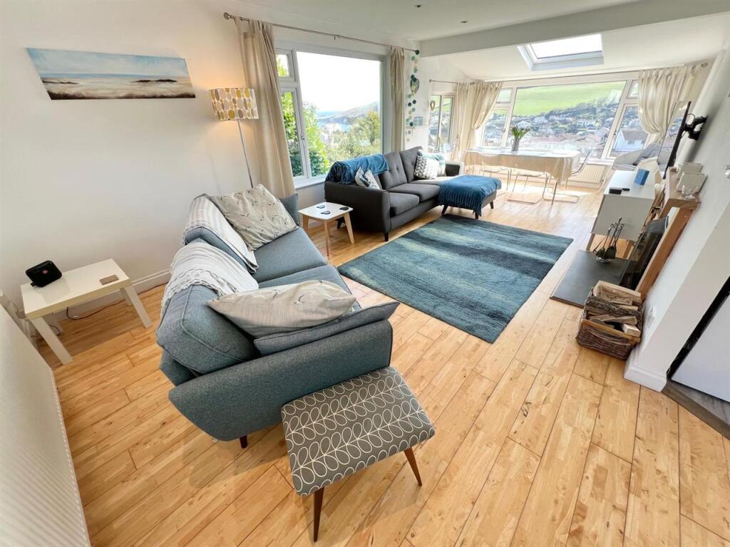 Lounge/ Dining Room