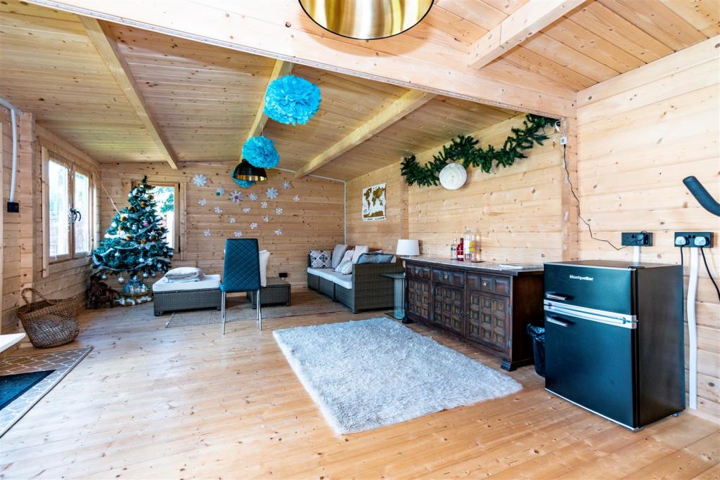 Summerhouse Aspect 3.jpg