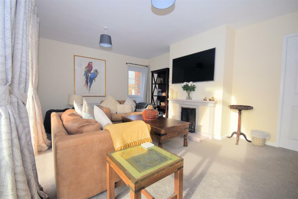 Sitting room 2.jpg