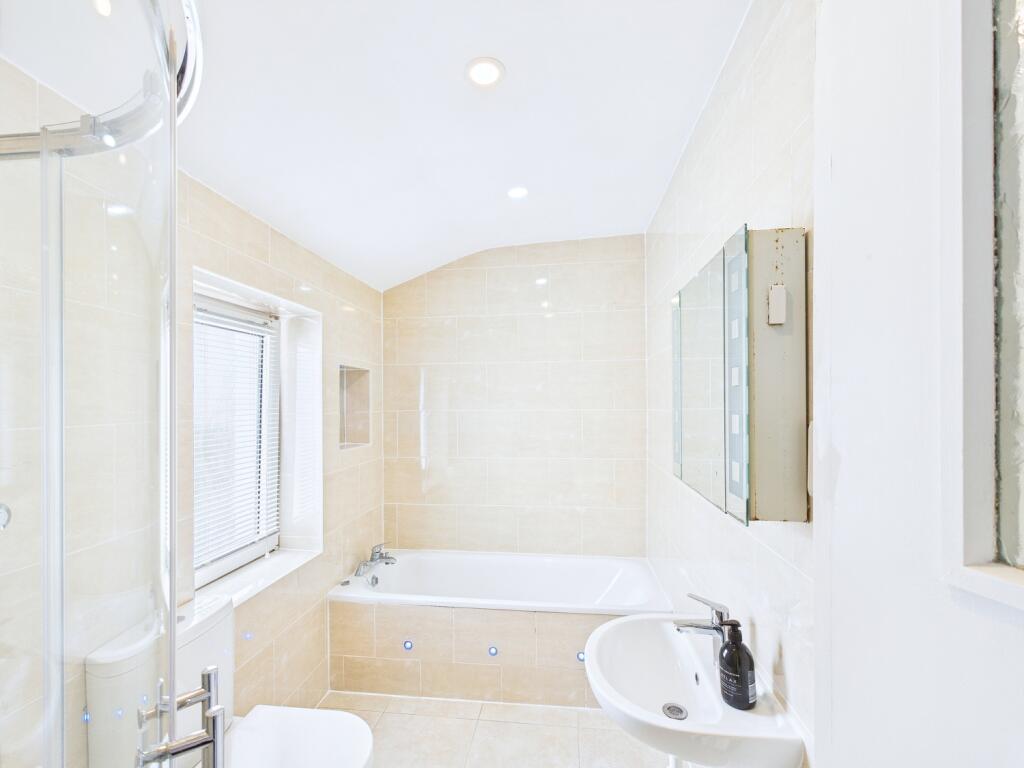 CAM01338G0-PR0124-STILL004