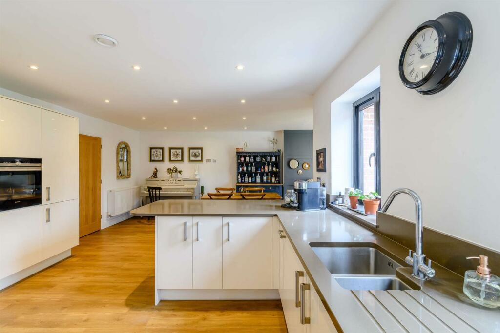 8504508-interior06-800.jpg