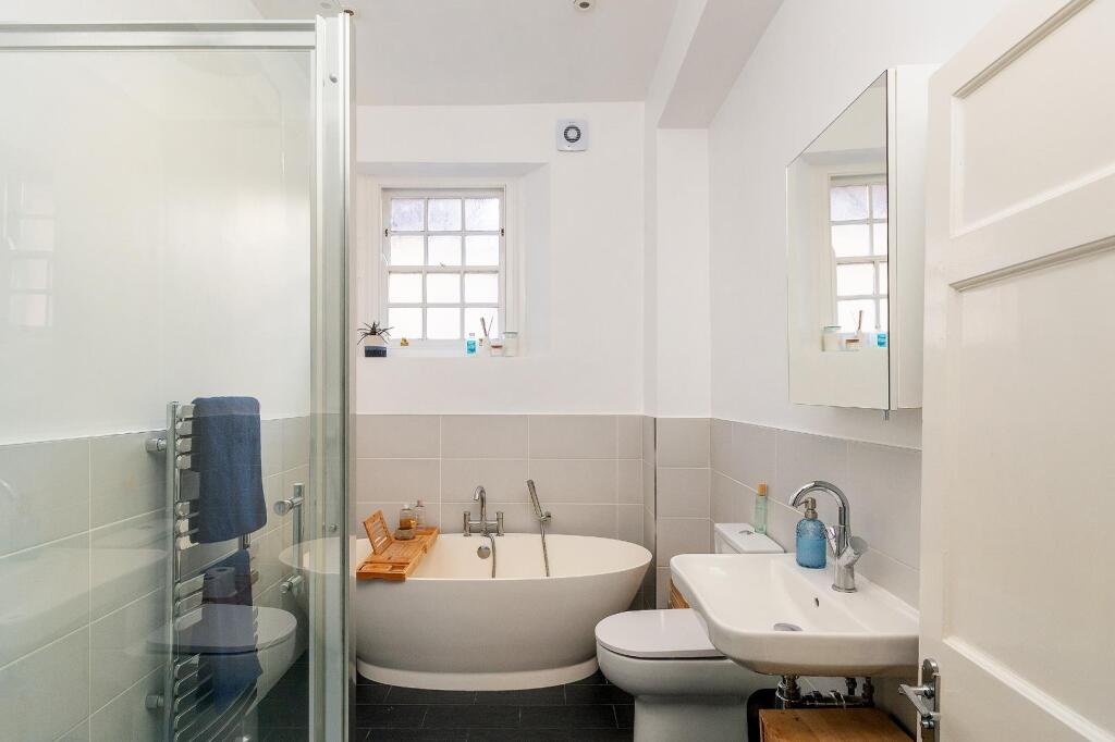 0T4CDHS - Bathroom C.jpg