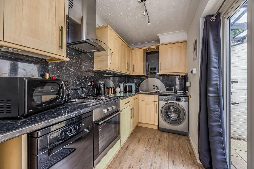 8 Westcliff Mews,...