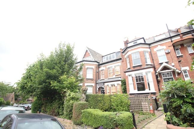 39 Church Crescent e