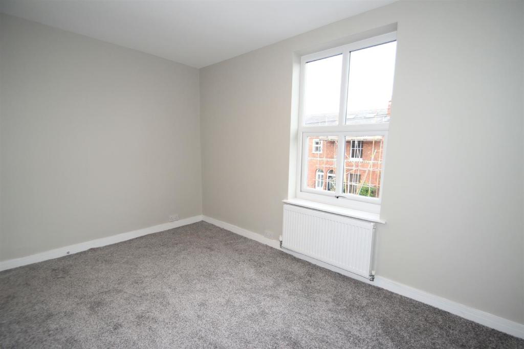 Bedroom 1.jpg