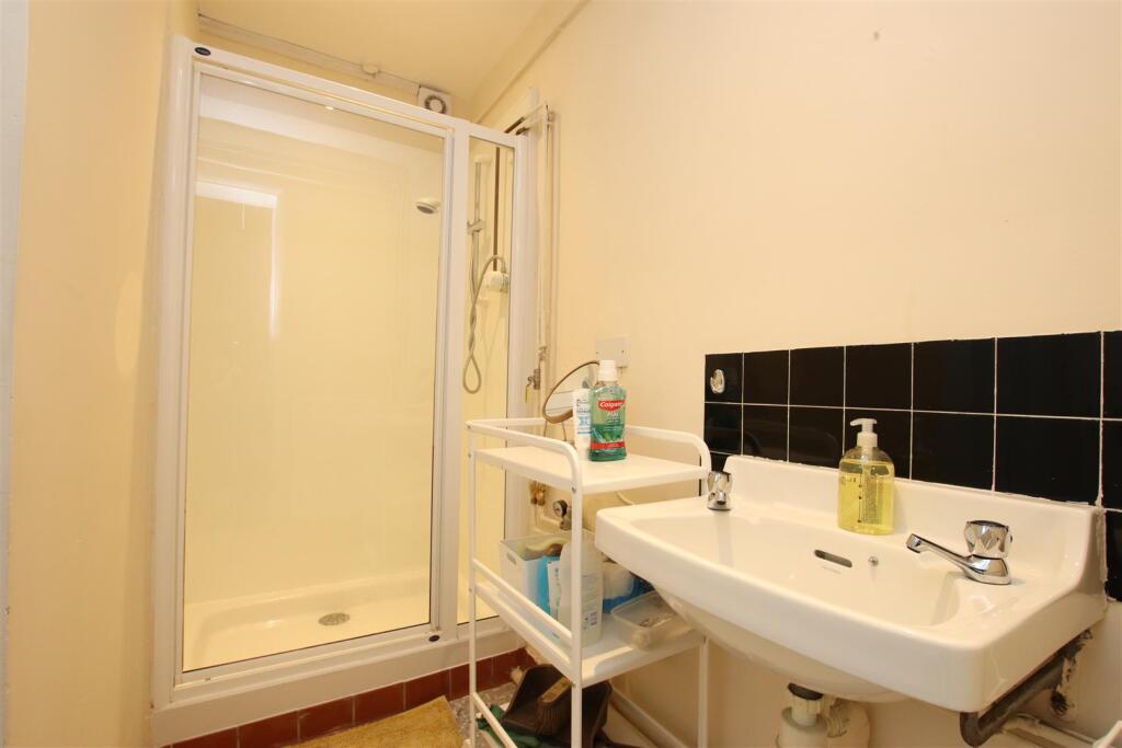 Shower room.JPG