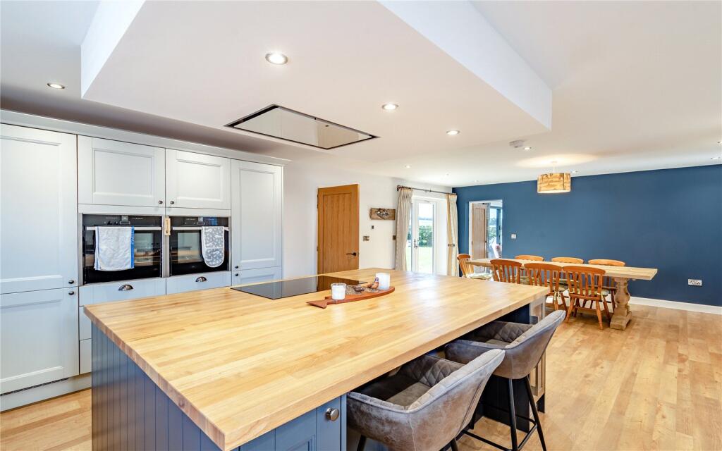 Kitchen/ Dining Area