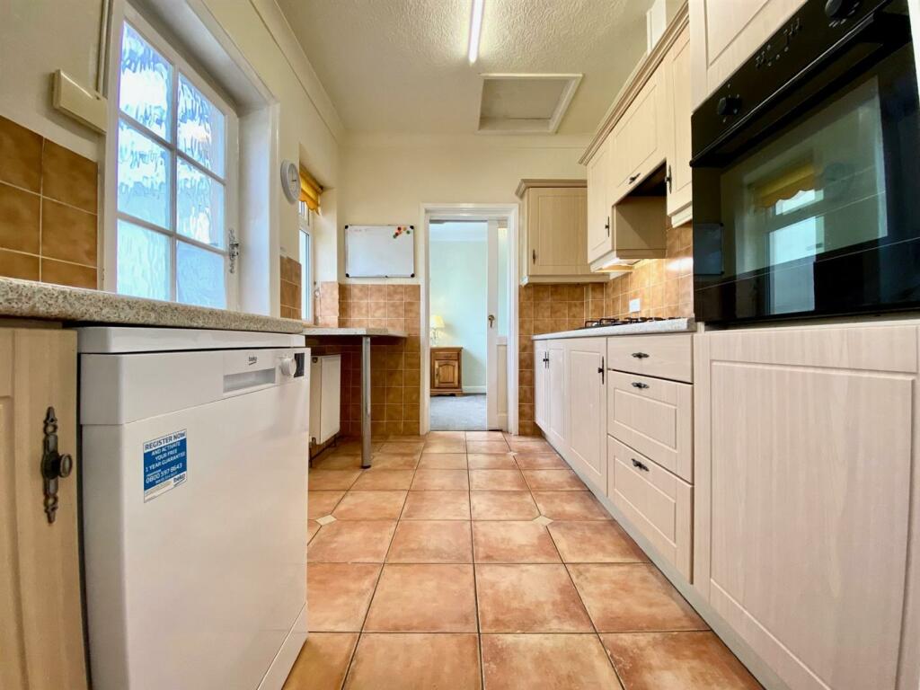 kitchen 1.jpg