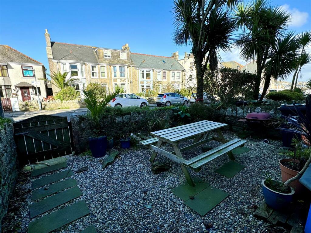 80 Crantock Street Front Garden