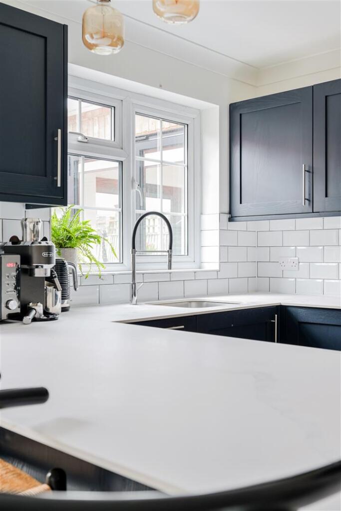 MIDDLE CLOSE (12).jpg