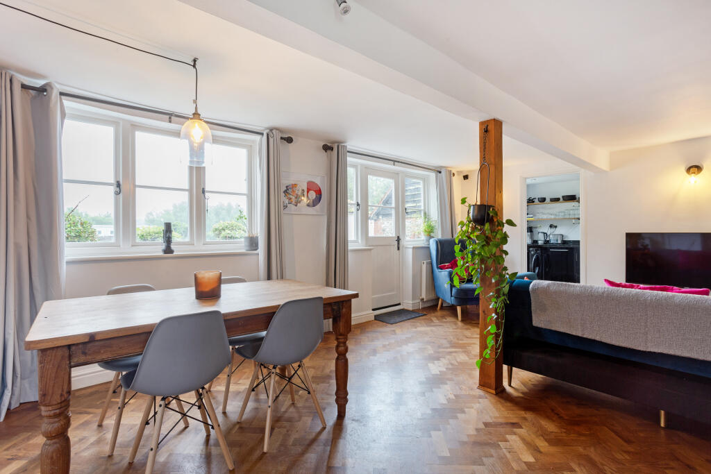 Sitting/Dining Room