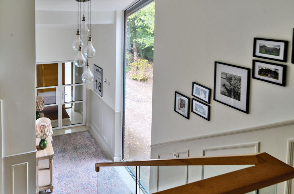 1296858-17-682dc3...