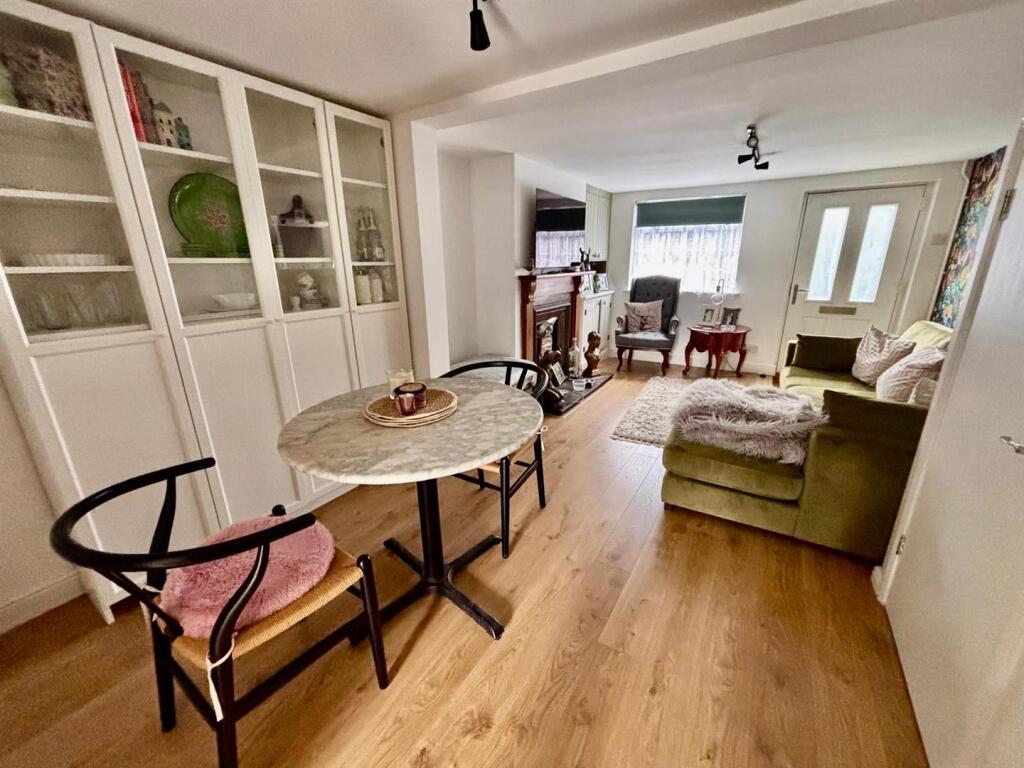 dining room.jpg