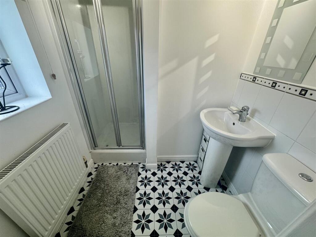 ENSUITE SHOWER ROOM