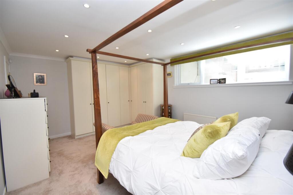 Bedroom 1.JPG