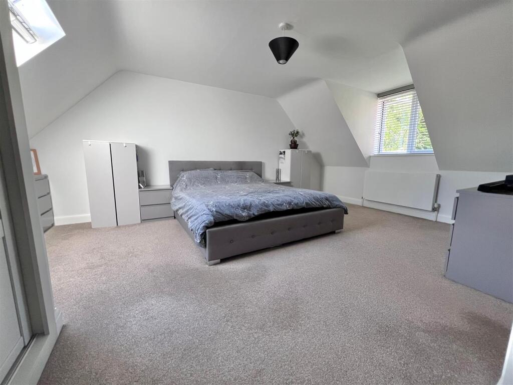 Bedroom 1.jpg