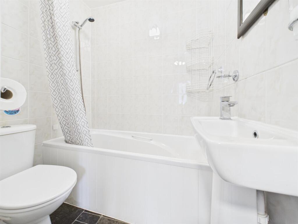 Enginefield Bathroom