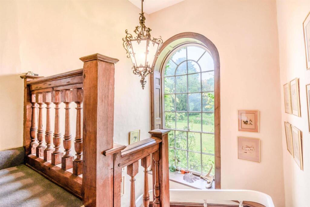 8508160-interior38-800.jpg