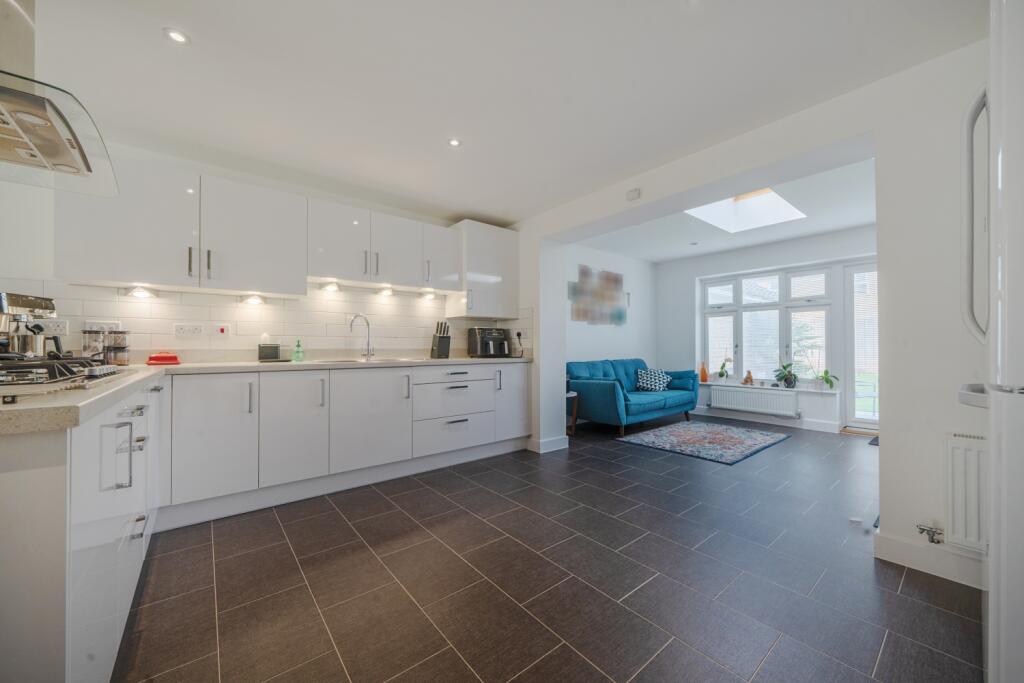 14-1349621-14-68c93c0e2a116-ARW-14