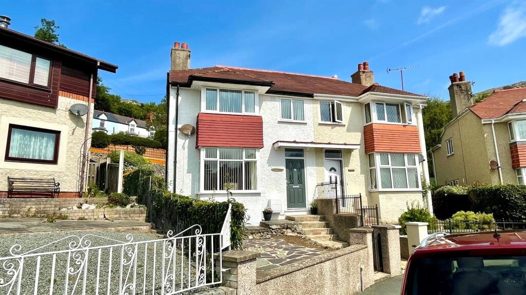 llwynon road crud yr awel.jpg