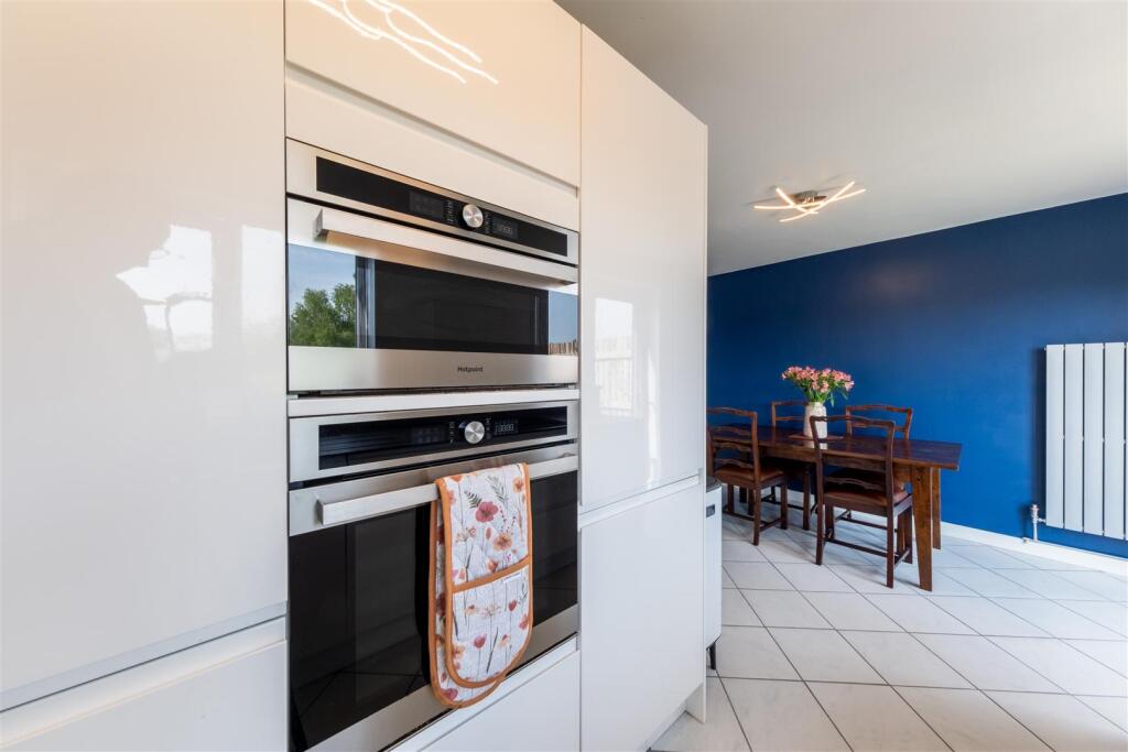 9 Simmonds Close-007.JPG